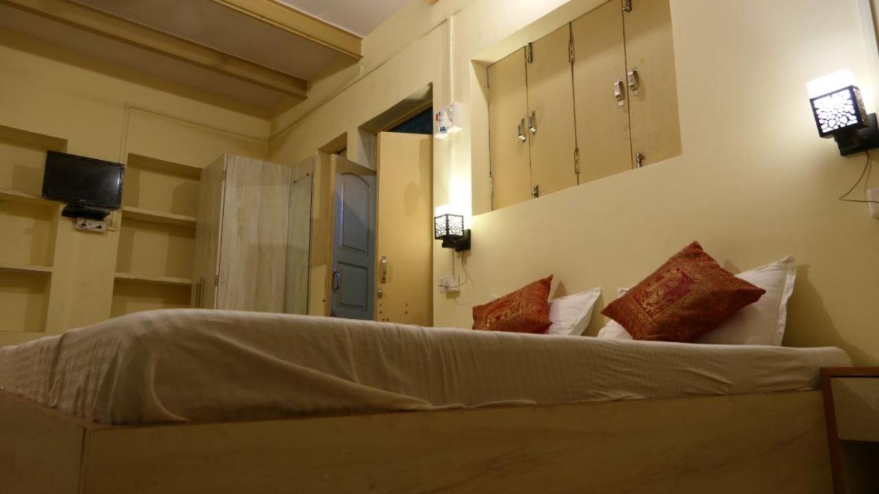 Yogi Soul Hotel Benares Buitenkant foto